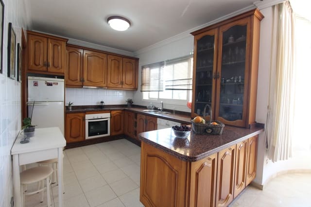 4 soveværelse Villa til salg i La Dama de Noche - La Alzambra, Marbella - € 750.000 (Ref: 9539960)