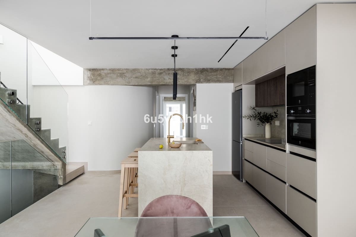 3 slaapkamer Huis te koop in Malaga stad met zwembad - € 750.000 (Ref: 9539961)