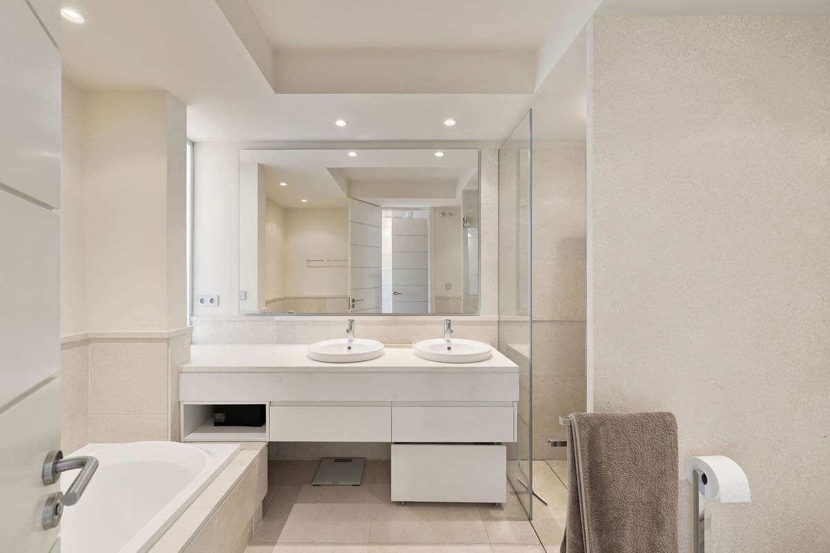 2 soveværelse Penthouse til salg i Los Flamingos med swimmingpool - € 755.000 (Ref: 9539962)