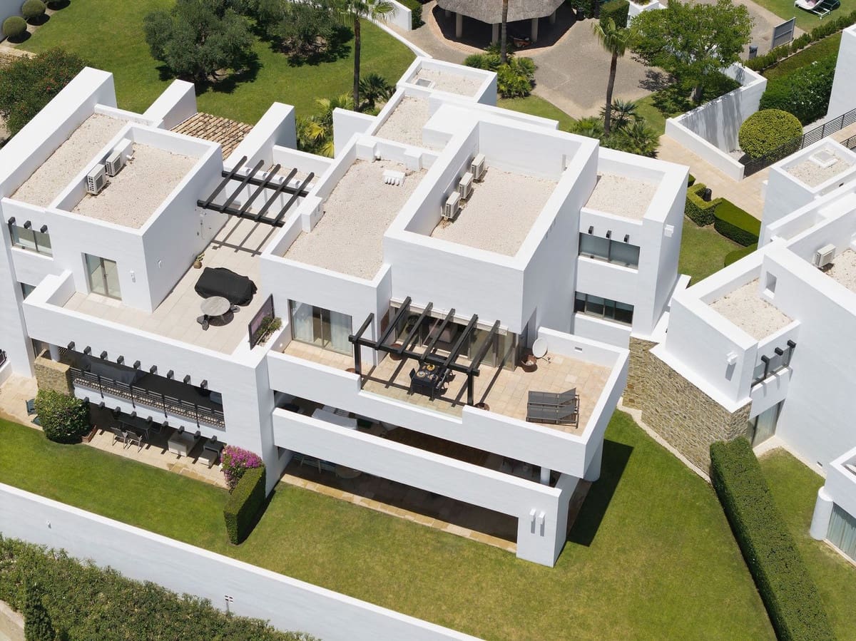 2 soveværelse Penthouse til salg i Los Flamingos med swimmingpool - € 755.000 (Ref: 9539962)