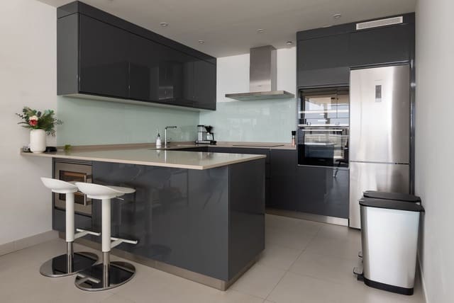 3 soveværelse Lejlighed til salg i Centro ciudad, Fuengirola med swimmingpool - € 759.000 (Ref: 9539964)