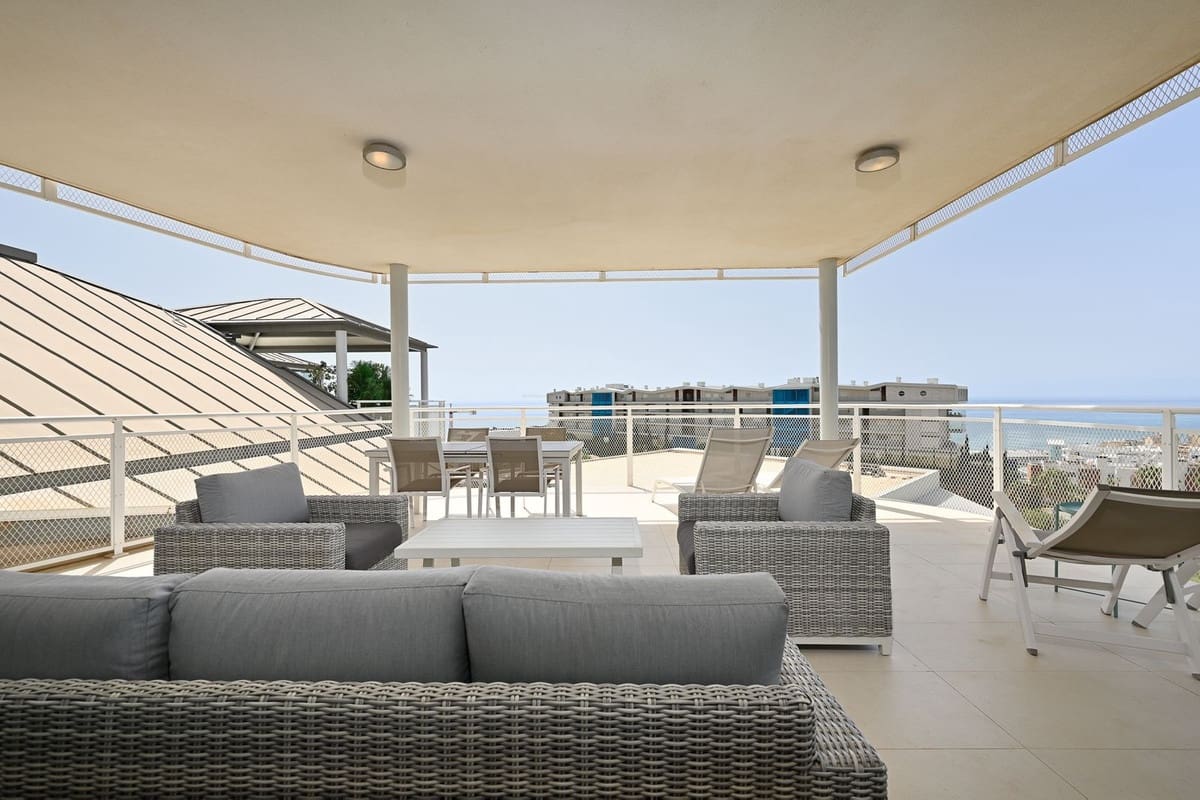 3 soveværelse Lejlighed til salg i Fuengirola med swimmingpool - € 759.000 (Ref: 9539964)