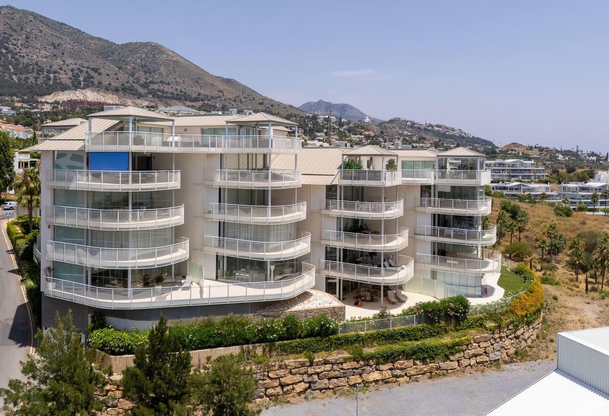 3 soveværelse Lejlighed til salg i Fuengirola med swimmingpool - € 759.000 (Ref: 9539964)