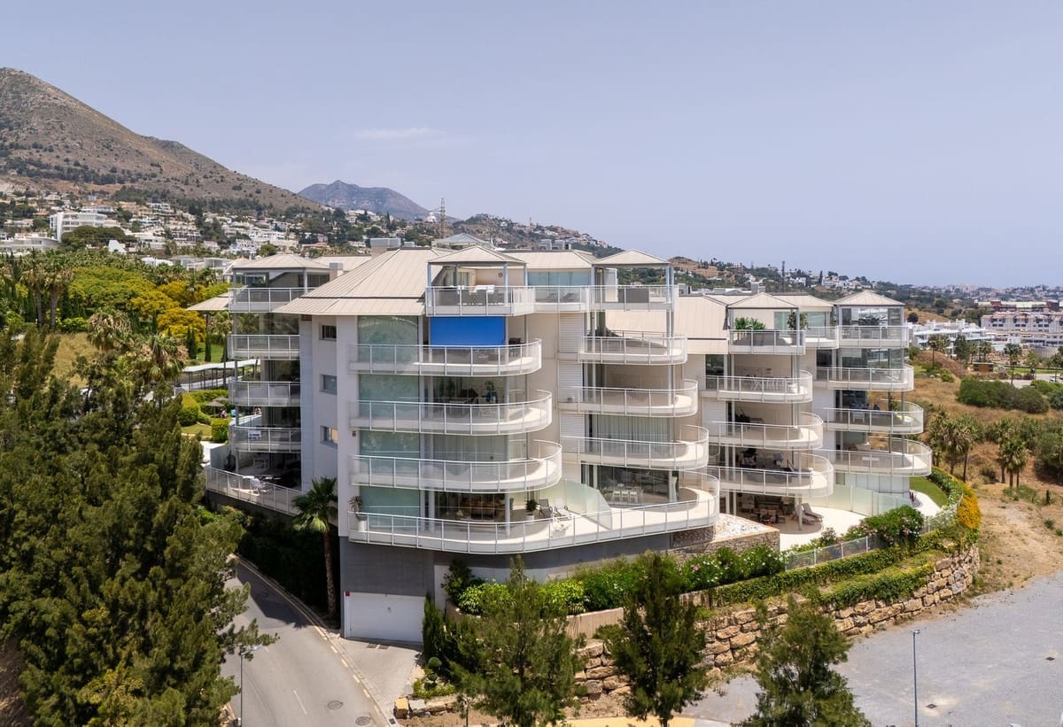 3 soveværelse Lejlighed til salg i Fuengirola med swimmingpool - € 759.000 (Ref: 9539964)