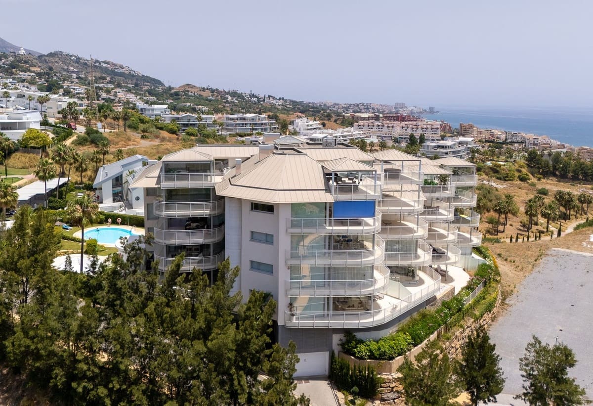 3 soveværelse Lejlighed til salg i Fuengirola med swimmingpool - € 759.000 (Ref: 9539964)