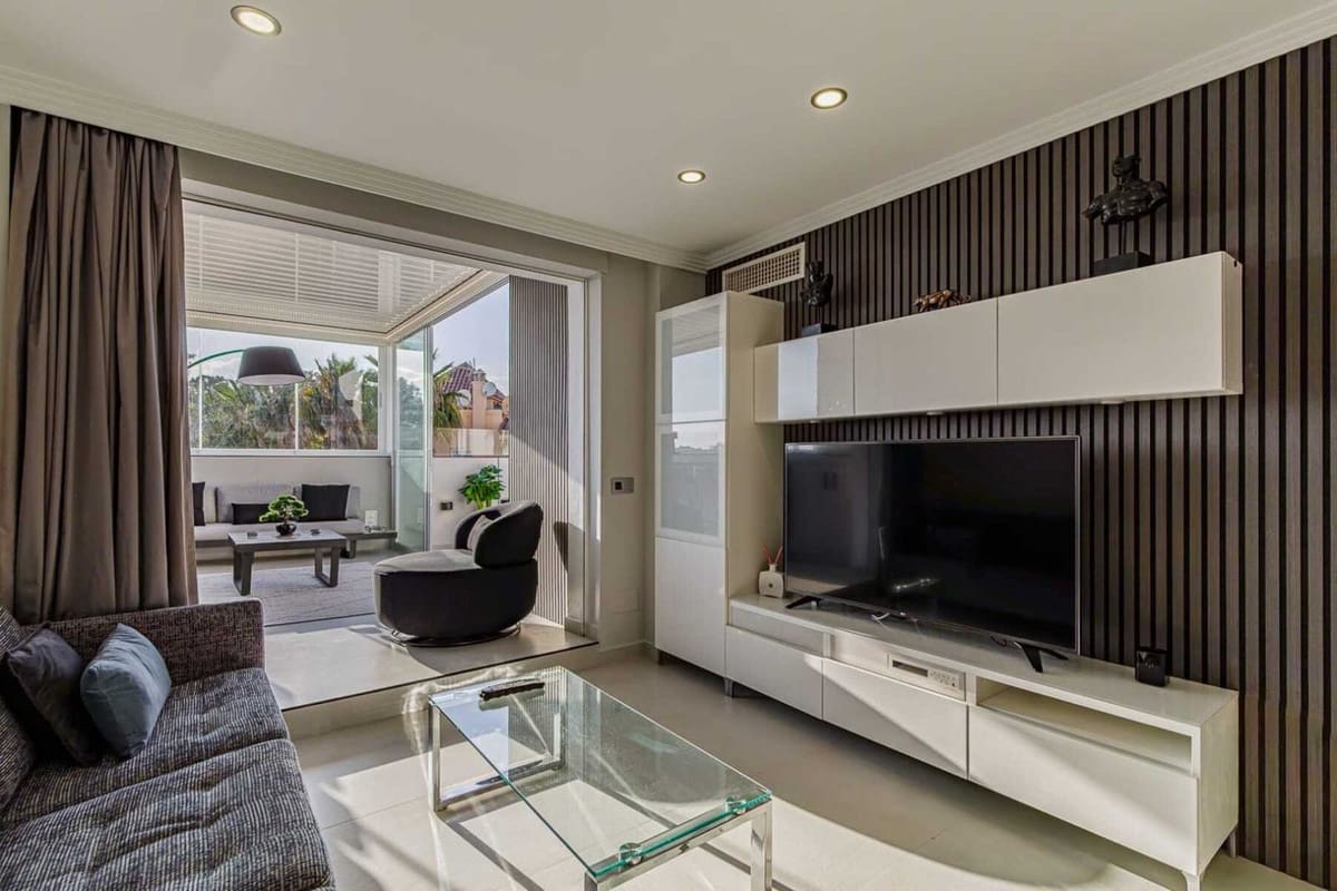 3 chambre Penthouse à vendre à Nueva Andalucia avec piscine - 770 000 € (Ref: 9539969)