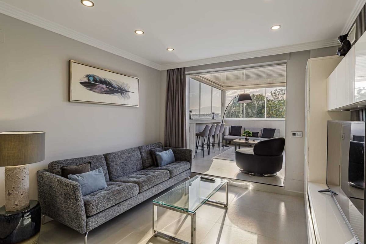 3 chambre Penthouse à vendre à Nueva Andalucia avec piscine - 770 000 € (Ref: 9539969)