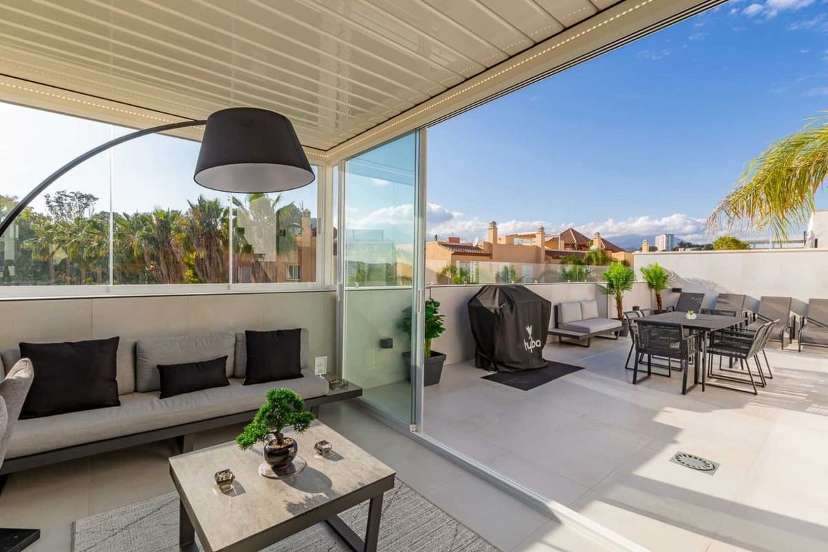 3 chambre Penthouse à vendre à Nueva Andalucia avec piscine - 770 000 € (Ref: 9539969)