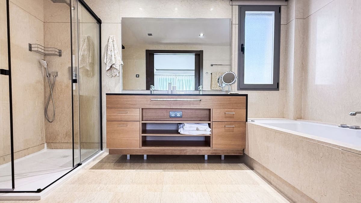 3 sypialnia Apartament na sprzedaż w Benahavis z basenem - 790 000 € (Ref: 9539979)