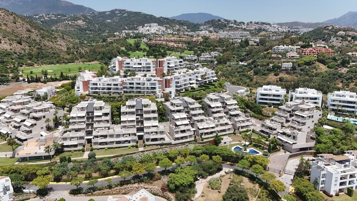 3 sypialnia Apartament na sprzedaż w Benahavis z basenem - 790 000 € (Ref: 9539979)