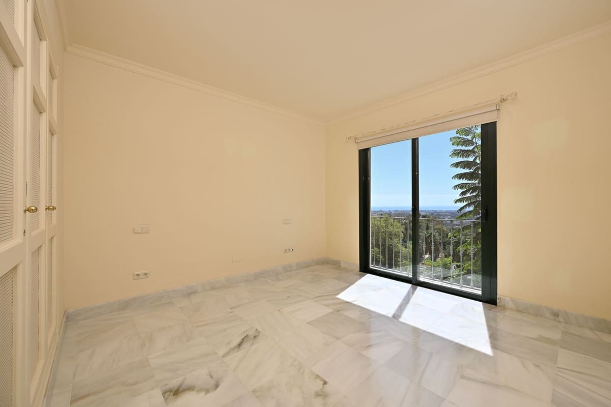 3 sypialnia Apartament na sprzedaż w Benahavis z basenem garażem - 790 000 € (Ref: 9539980)