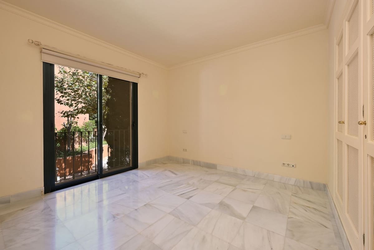 3 sypialnia Apartament na sprzedaż w Benahavis z basenem garażem - 790 000 € (Ref: 9539980)