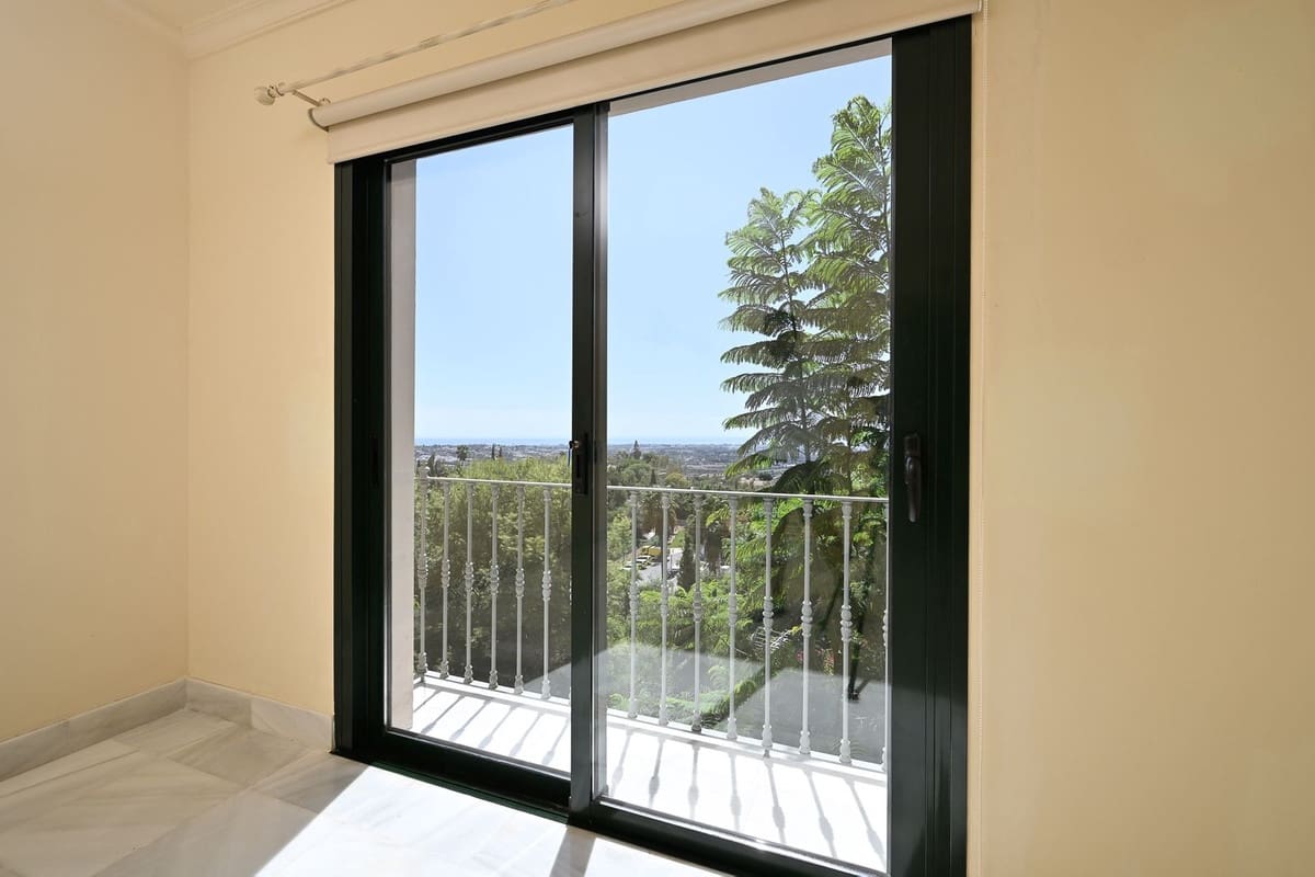 3 sypialnia Apartament na sprzedaż w Benahavis z basenem garażem - 790 000 € (Ref: 9539980)