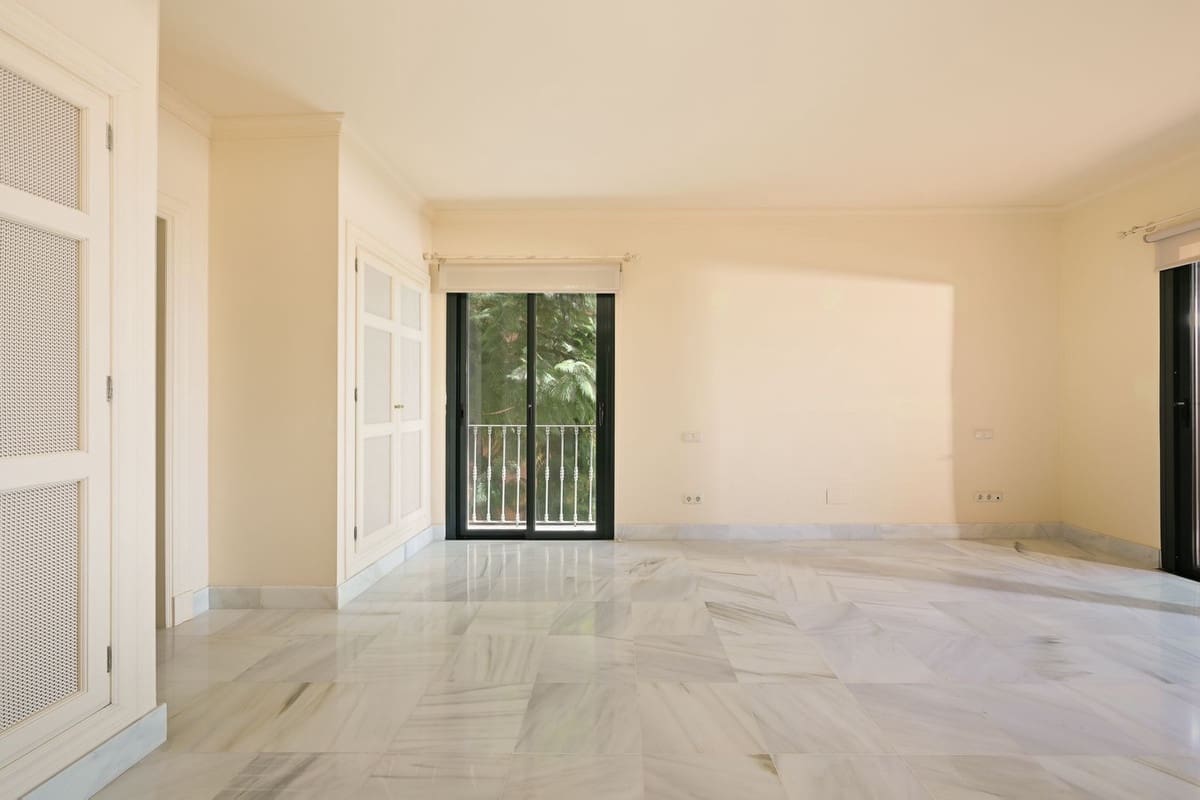 3 sypialnia Apartament na sprzedaż w Benahavis z basenem garażem - 790 000 € (Ref: 9539980)