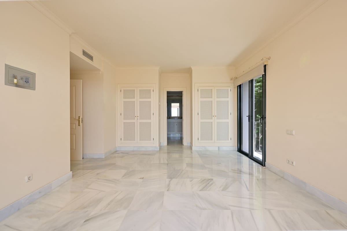 3 sypialnia Apartament na sprzedaż w Benahavis z basenem garażem - 790 000 € (Ref: 9539980)