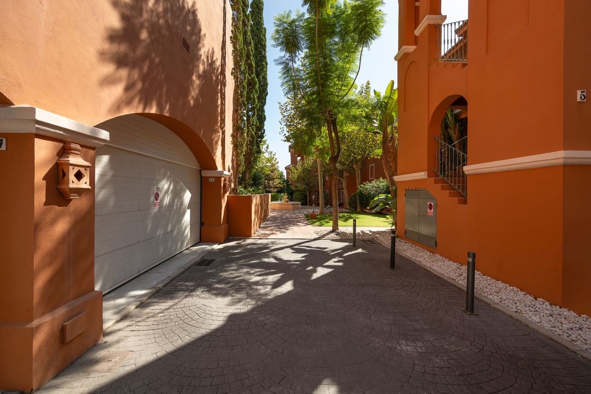 3 sypialnia Apartament na sprzedaż w Benahavis z basenem garażem - 790 000 € (Ref: 9539980)