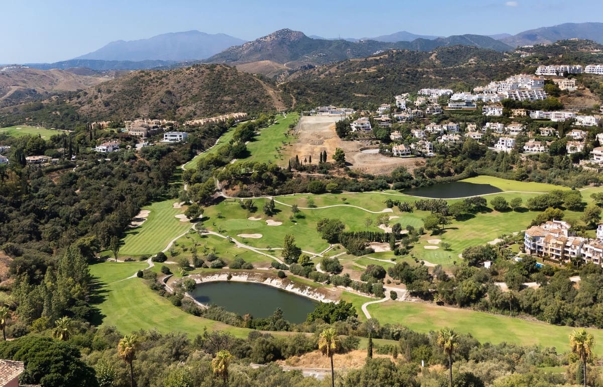 3 sypialnia Apartament na sprzedaż w Benahavis z basenem garażem - 790 000 € (Ref: 9539980)