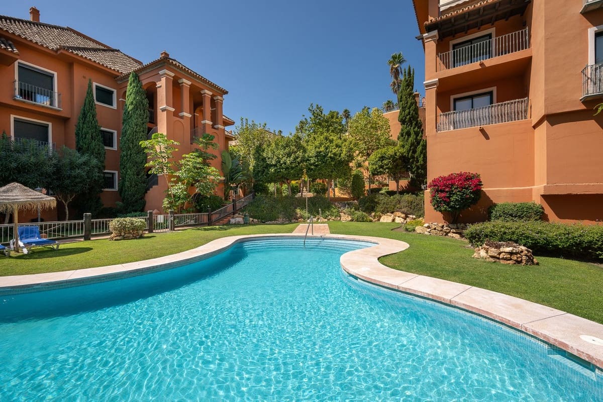 3 sypialnia Apartament na sprzedaż w Benahavis z basenem garażem - 790 000 € (Ref: 9539980)