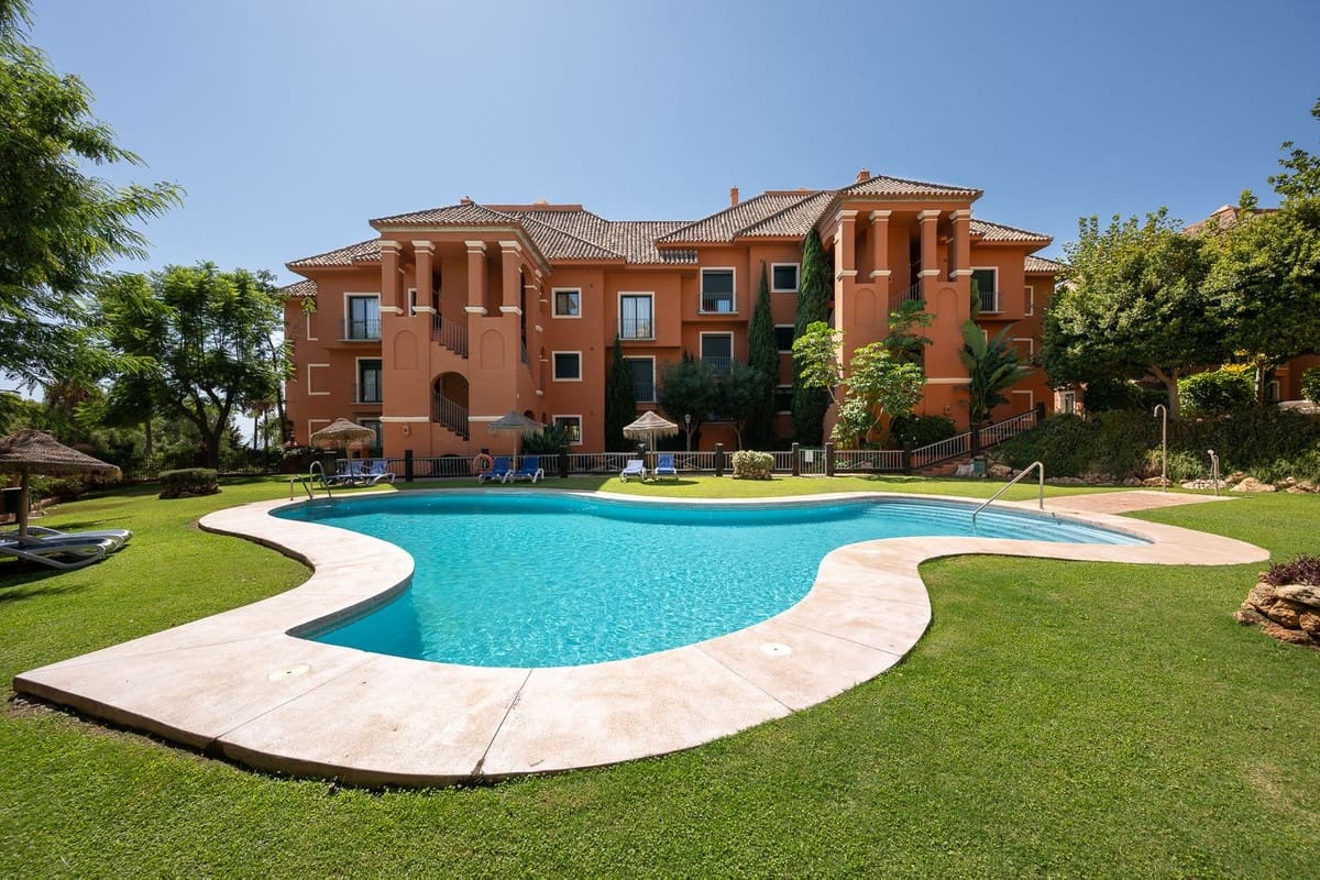 3 sypialnia Apartament na sprzedaż w Benahavis z basenem garażem - 790 000 € (Ref: 9539980)