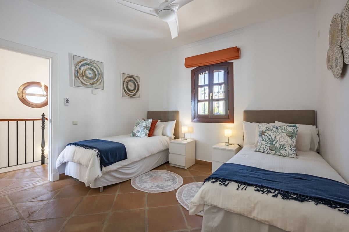 4 sovrum Hus till salu i Benahavis med pool - 790 000 € (Ref: 9539982)