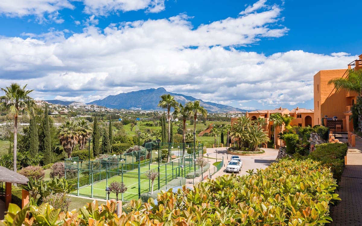 3 quarto Apartamento para venda em Benahavis com piscina - 795 000 € (Ref: 9539984)