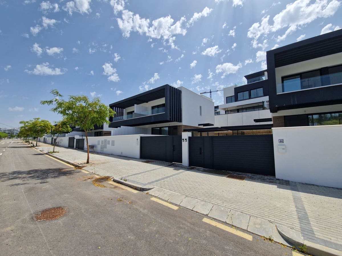 3 makuuhuone Paritalo myytävänä paikassa El Paraiso mukana uima-altaan - 795 000 € (Ref: 9539991)