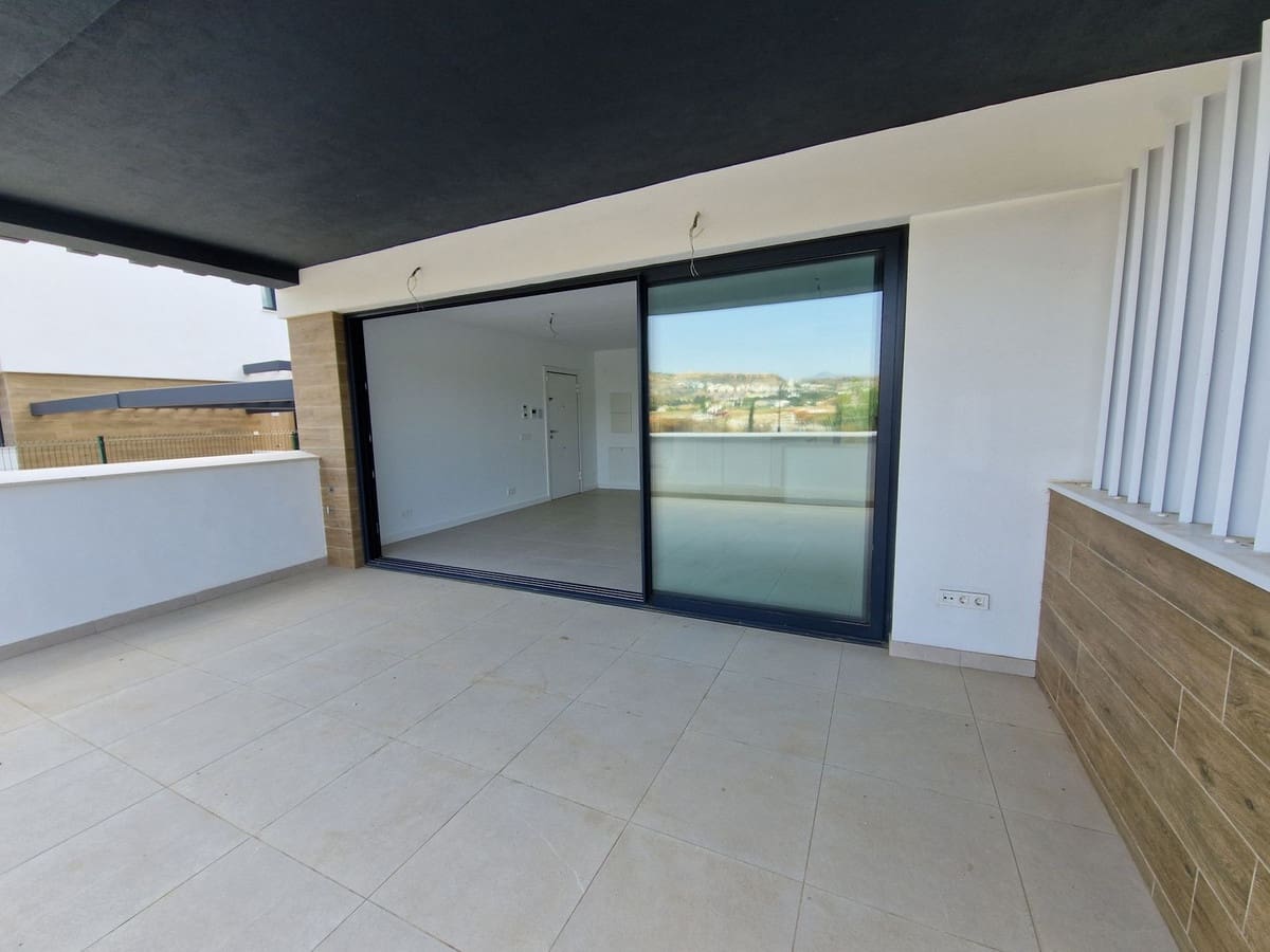 3 bedroom Semi-detached Villa for sale in El Paraiso with pool - € 745,000 (Ref: 9539991)