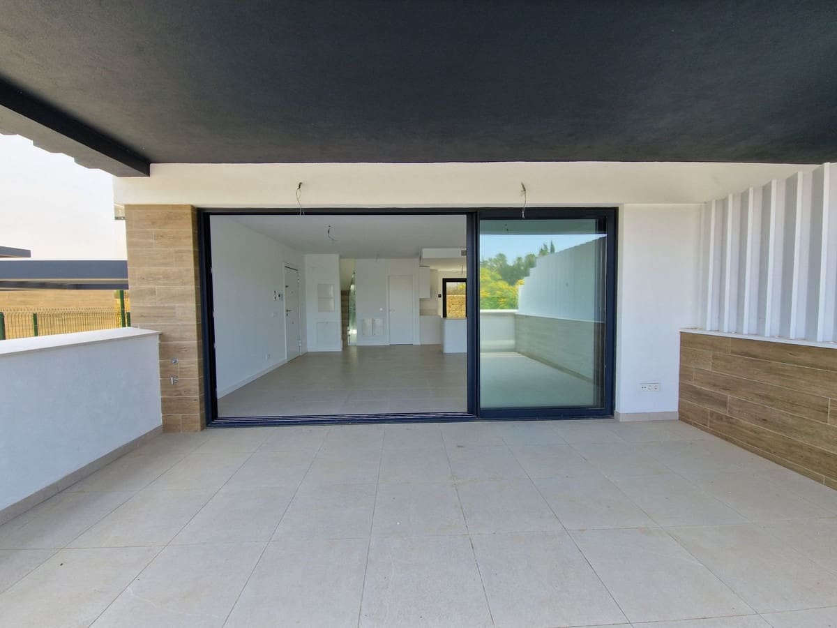 3 bedroom Semi-detached Villa for sale in El Paraiso with pool - € 745,000 (Ref: 9539991)