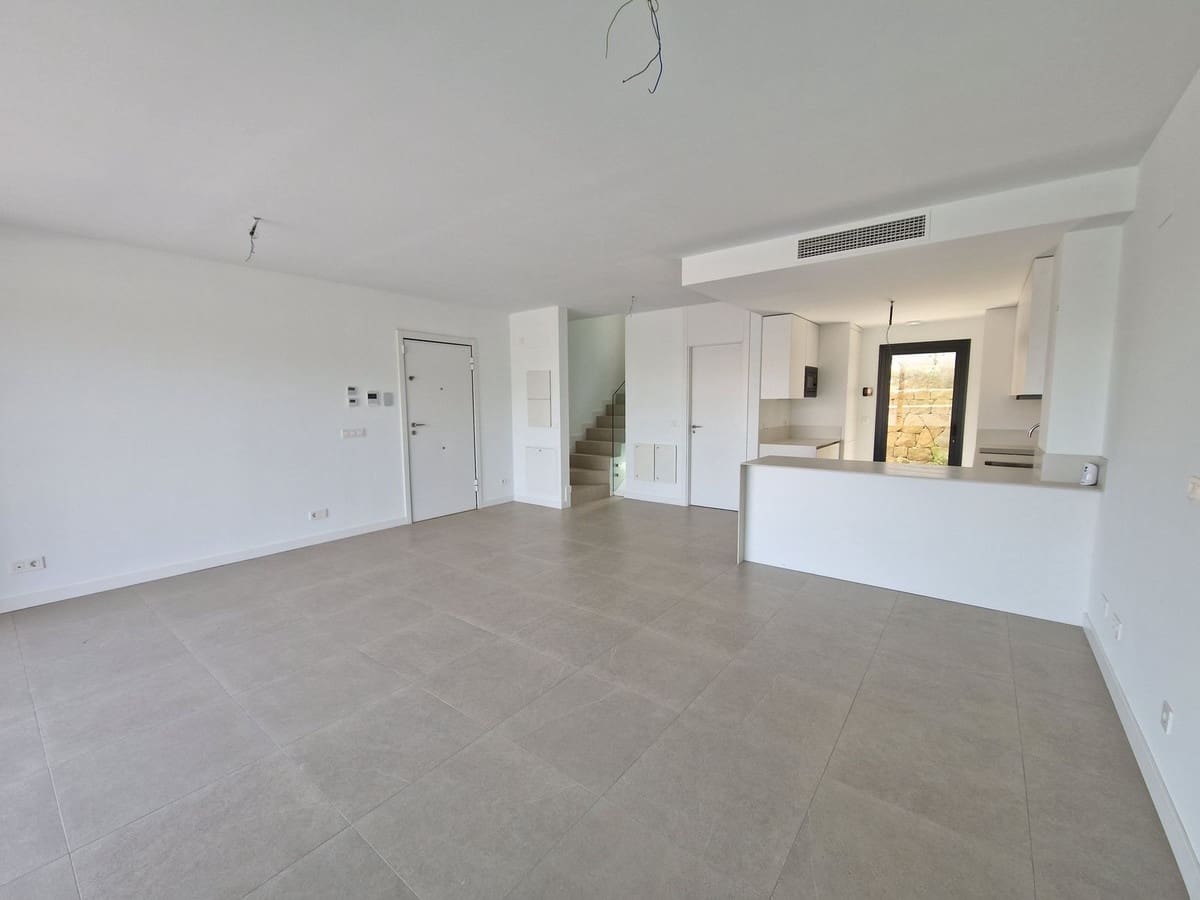 3 bedroom Semi-detached Villa for sale in El Paraiso with pool - € 745,000 (Ref: 9539991)
