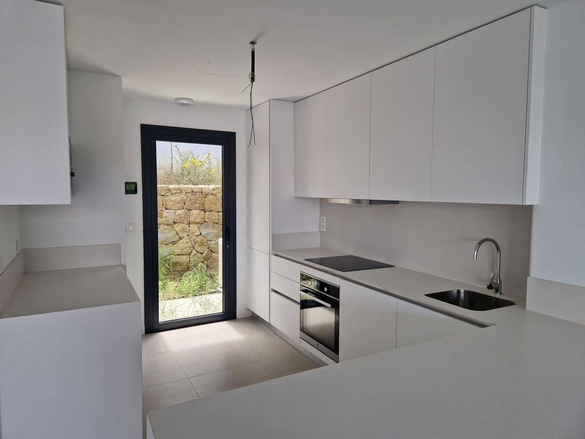 3 bedroom Semi-detached Villa for sale in El Paraiso with pool - € 745,000 (Ref: 9539991)
