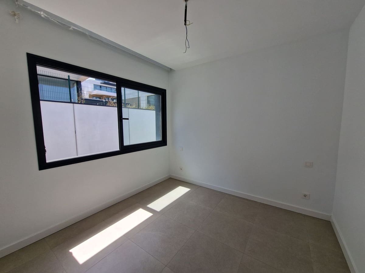 3 bedroom Semi-detached Villa for sale in El Paraiso with pool - € 745,000 (Ref: 9539991)