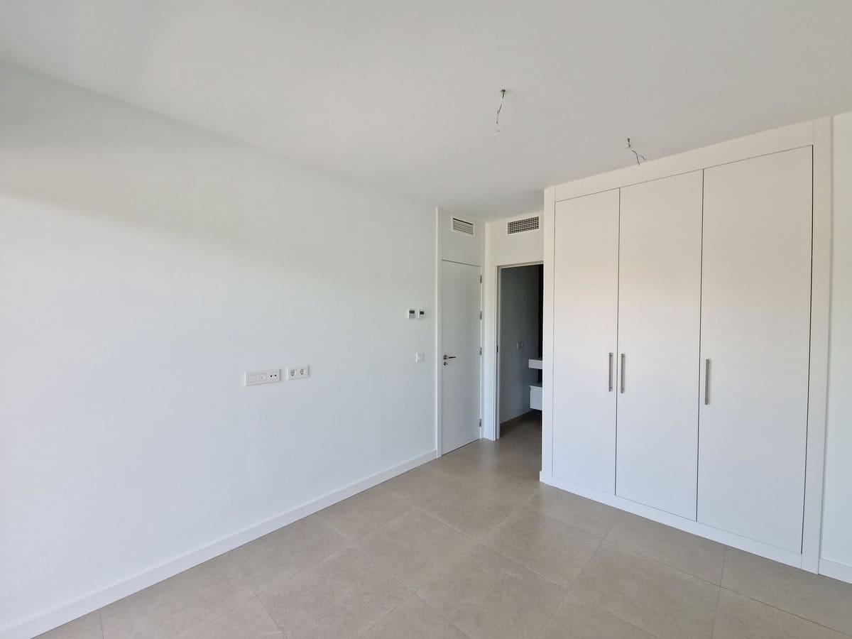 3 bedroom Semi-detached Villa for sale in El Paraiso with pool - € 745,000 (Ref: 9539991)