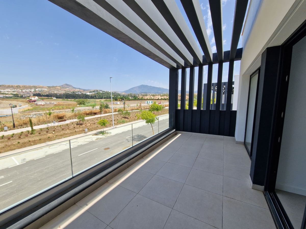 3 bedroom Semi-detached Villa for sale in El Paraiso with pool - € 745,000 (Ref: 9539991)