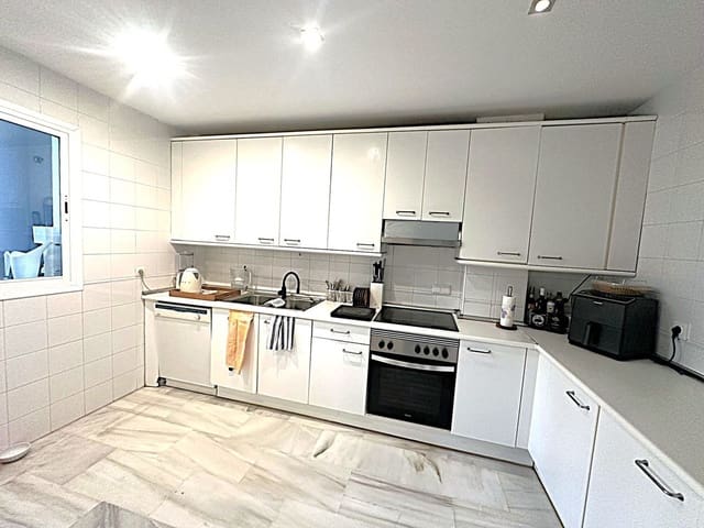 3 bedroom Townhouse for sale in Puerto Banus, Marbella with pool - € 795,000 (Ref: 9539993)