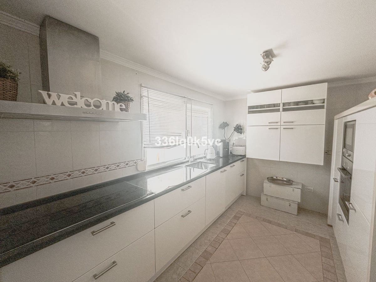 Casa de 5 habitaciones en New Golden Mile en venta con piscina - 797.000 € (Ref: 9539995)