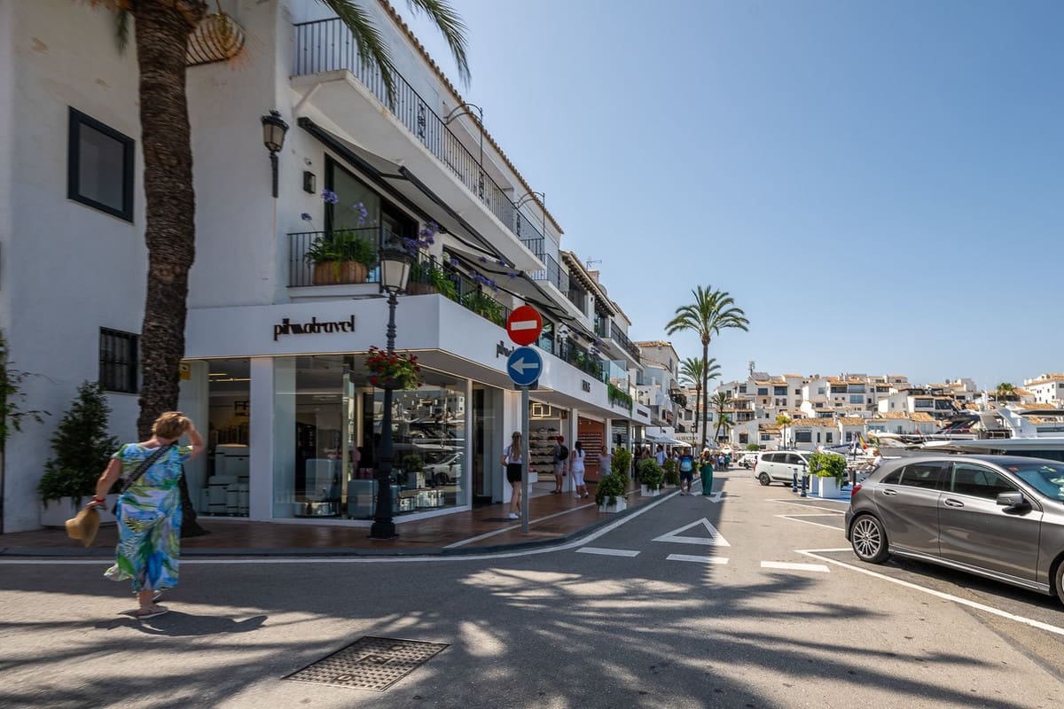 3 slaapkamer Appartement te koop in Puerto Banus - € 799.000 (Ref: 9539996)