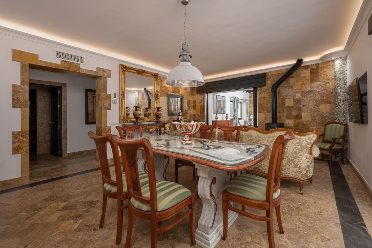 3 slaapkamer Appartement te koop in Puerto Banus - € 799.000 (Ref: 9539996)