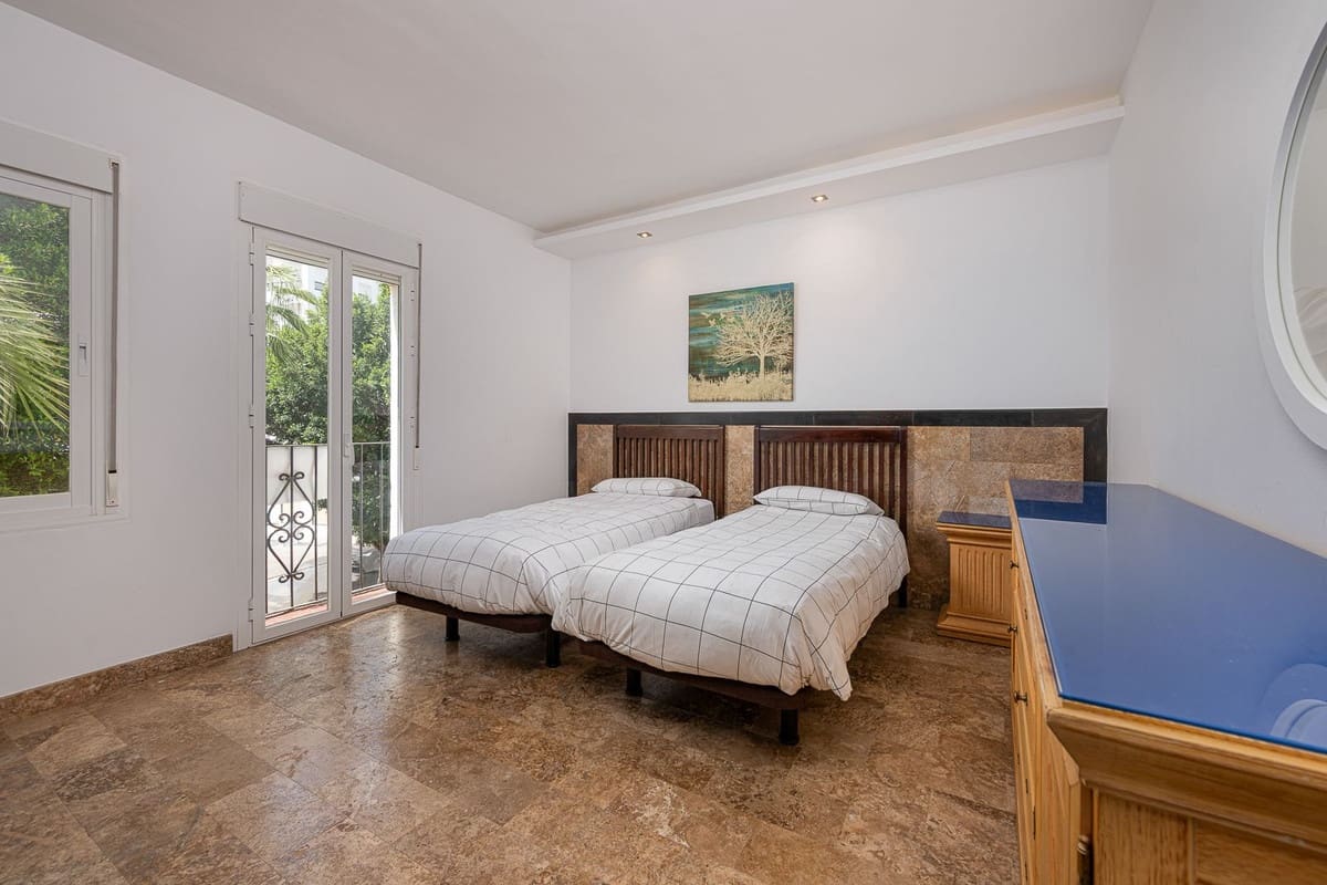 3 slaapkamer Appartement te koop in Puerto Banus - € 799.000 (Ref: 9539996)