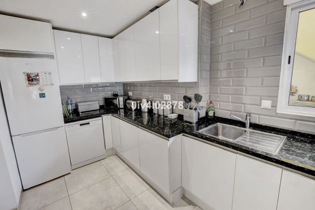 6 soveværelse Semi-Rækkehus til salg i Benalmadena Costa, Benalmádena med swimmingpool - € 799.000 (Ref: 9539998)