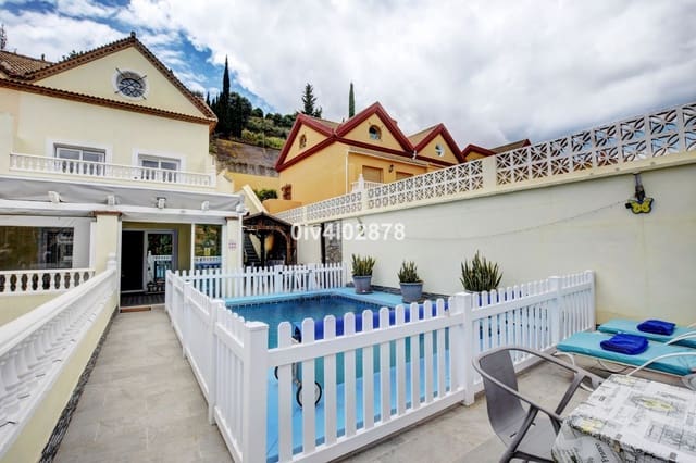 6 soveværelse Semi-Rækkehus til salg i Benalmadena Costa, Benalmádena med swimmingpool - € 799.000 (Ref: 9539998)