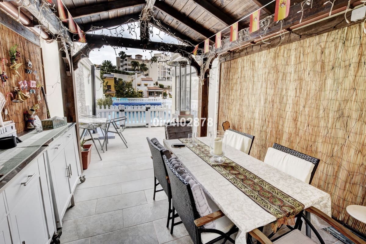 6 soveværelse Semi-Rækkehus til salg i Benalmadena Costa med swimmingpool - € 799.000 (Ref: 9539998)