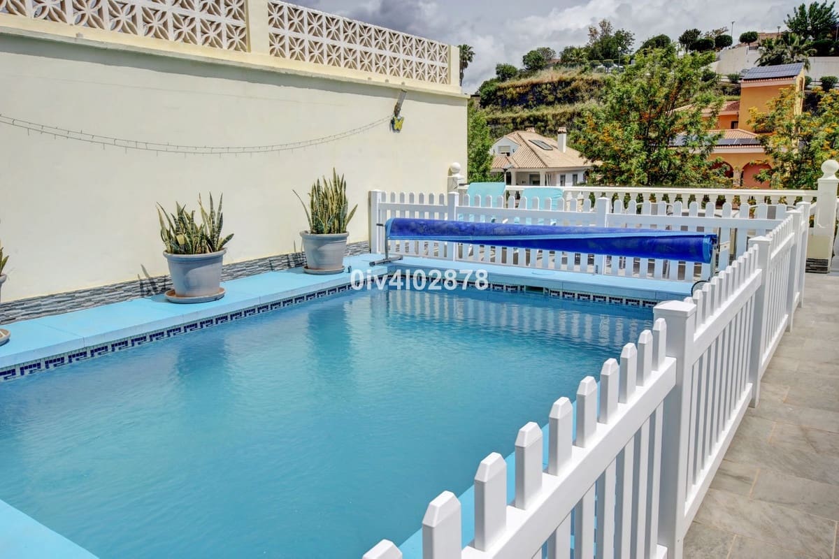 6 soveværelse Semi-Rækkehus til salg i Benalmadena Costa med swimmingpool - € 799.000 (Ref: 9539998)