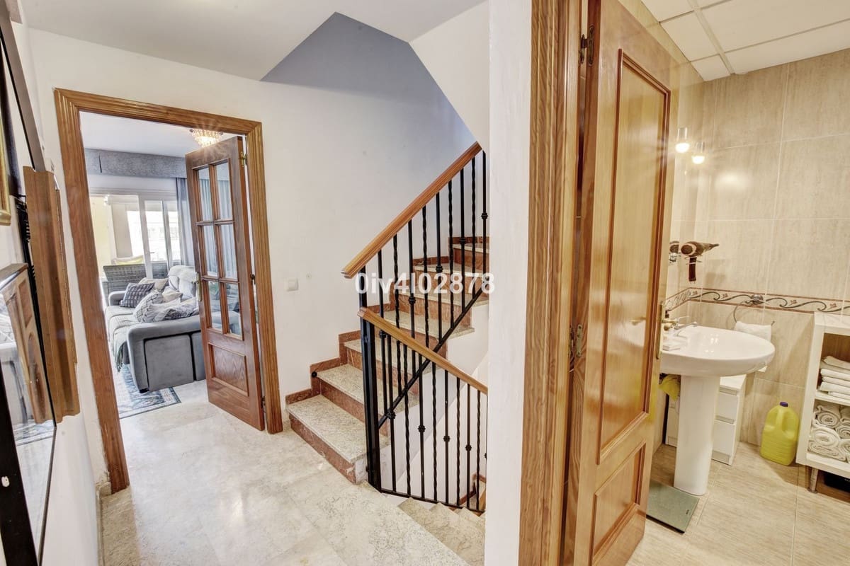 6 soveværelse Semi-Rækkehus til salg i Benalmadena Costa med swimmingpool - € 799.000 (Ref: 9539998)