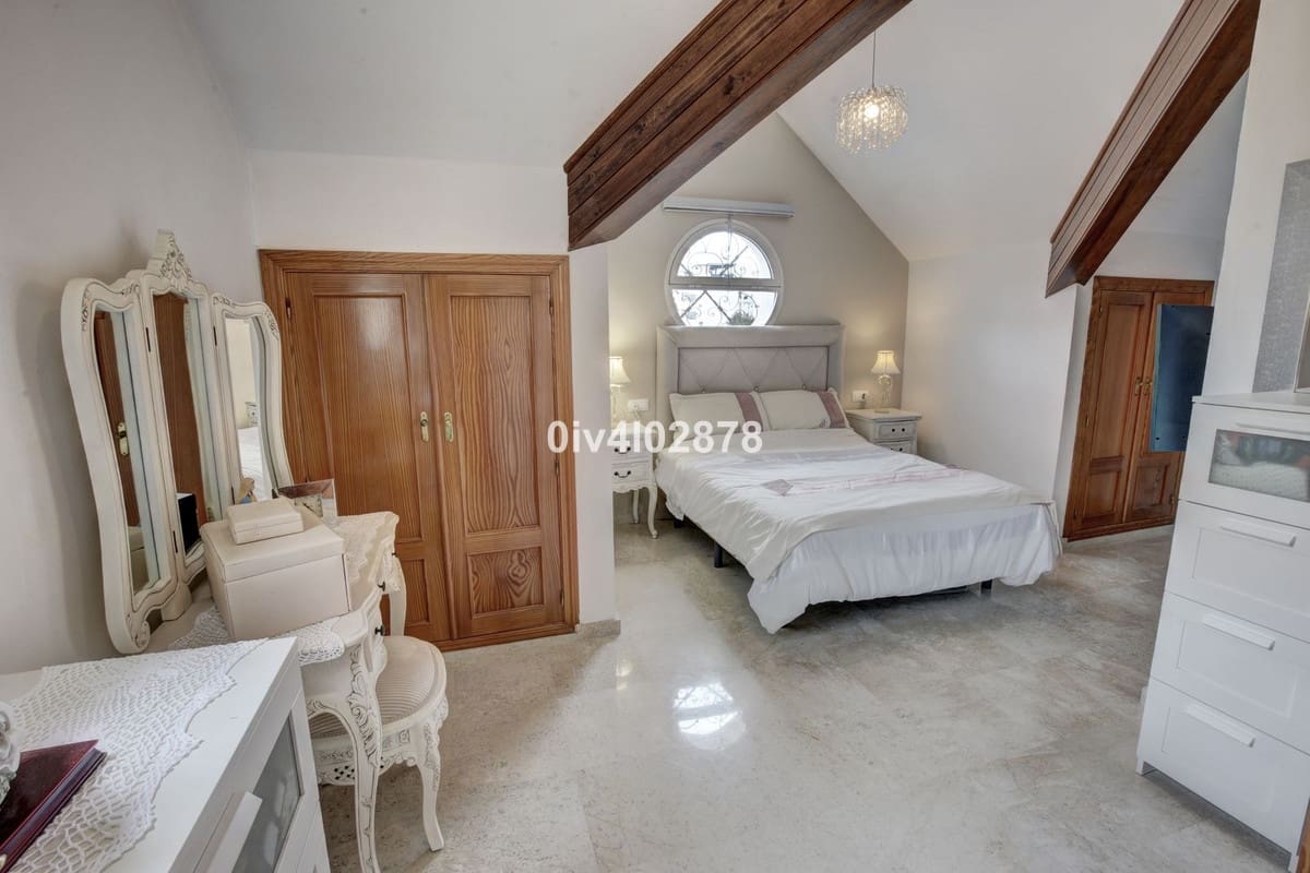 6 soveværelse Semi-Rækkehus til salg i Benalmadena Costa med swimmingpool - € 799.000 (Ref: 9539998)