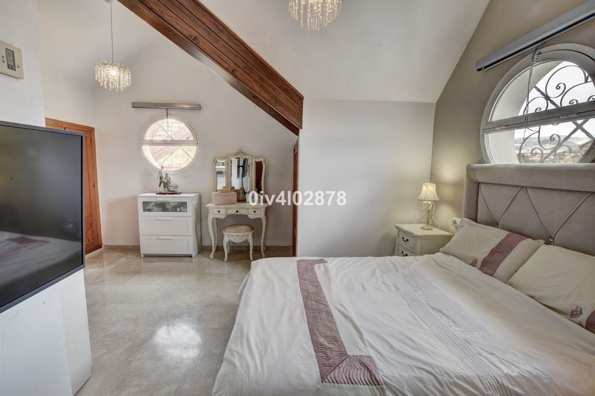 6 soveværelse Semi-Rækkehus til salg i Benalmadena Costa med swimmingpool - € 799.000 (Ref: 9539998)