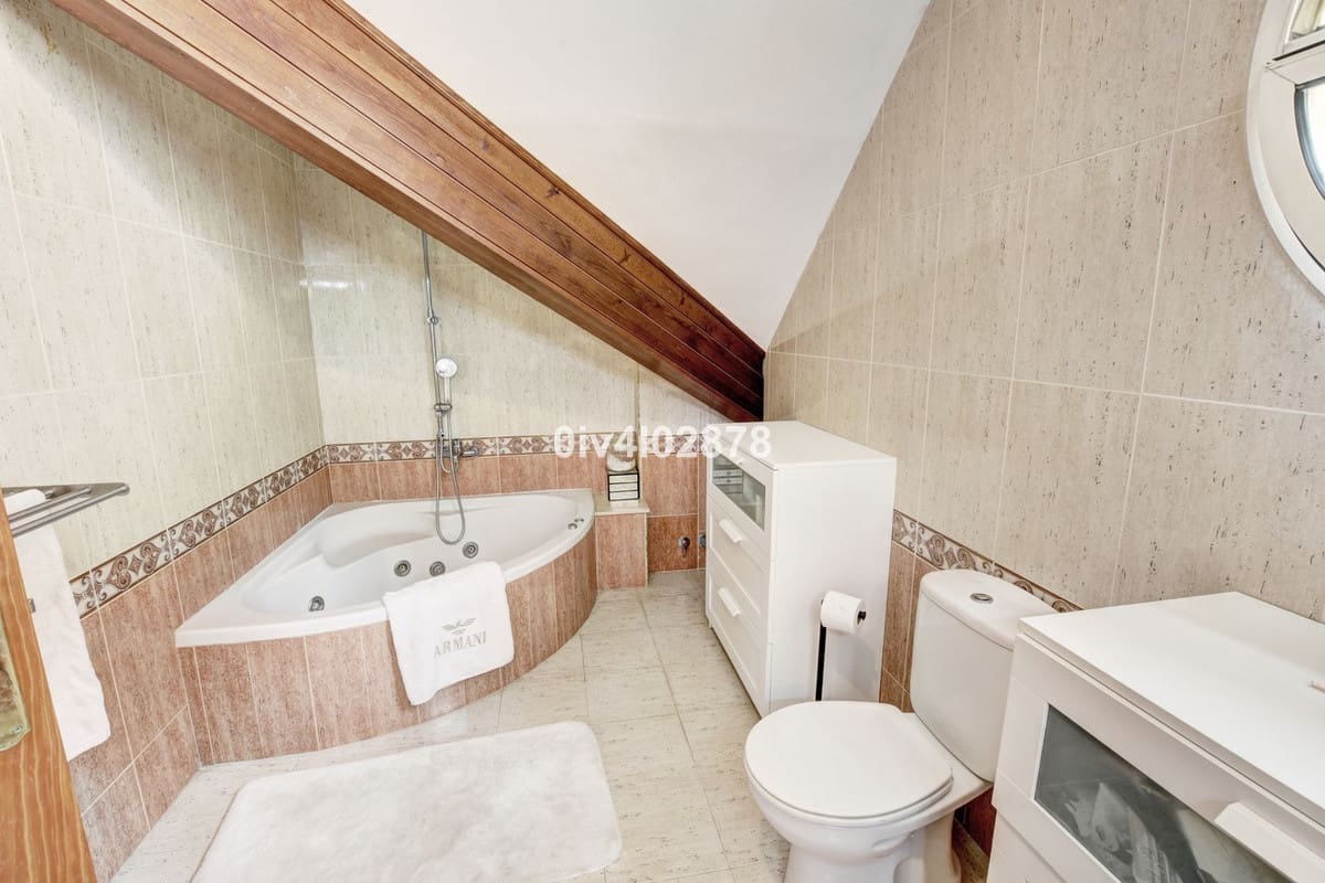 6 soveværelse Semi-Rækkehus til salg i Benalmadena Costa med swimmingpool - € 799.000 (Ref: 9539998)