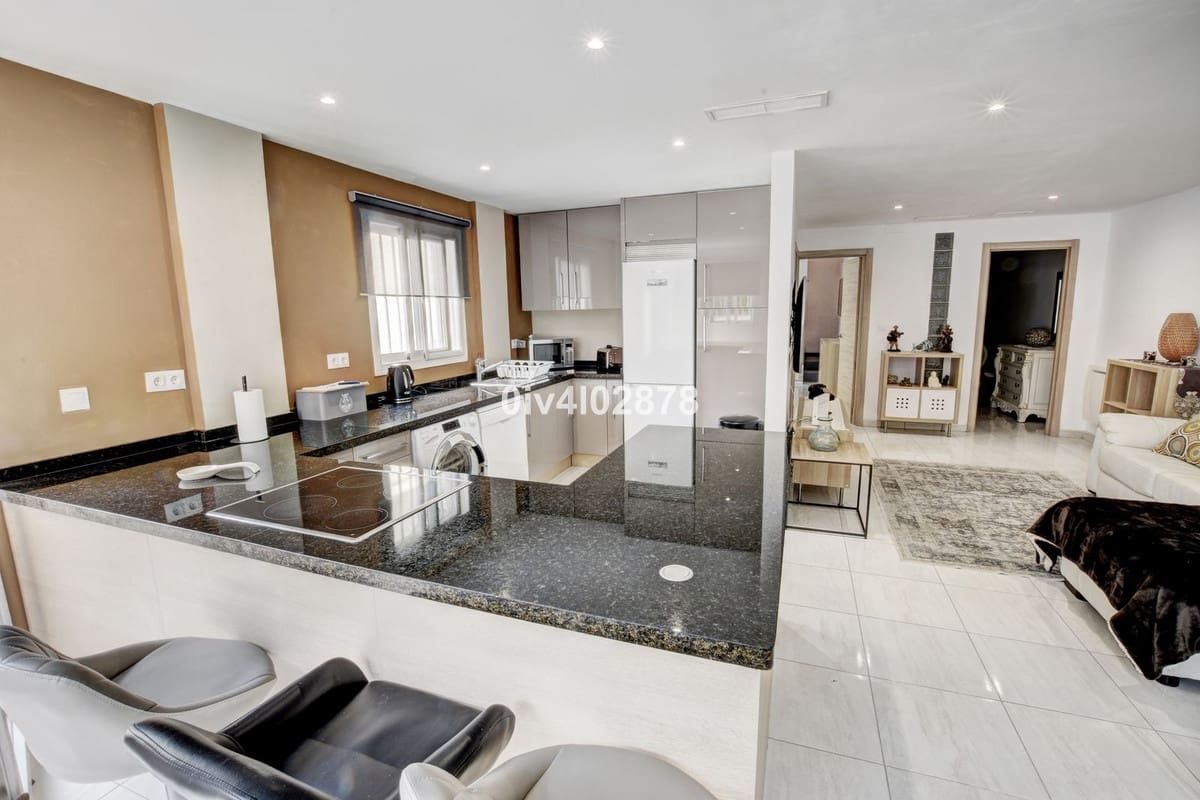 6 soveværelse Semi-Rækkehus til salg i Benalmadena Costa med swimmingpool - € 799.000 (Ref: 9539998)