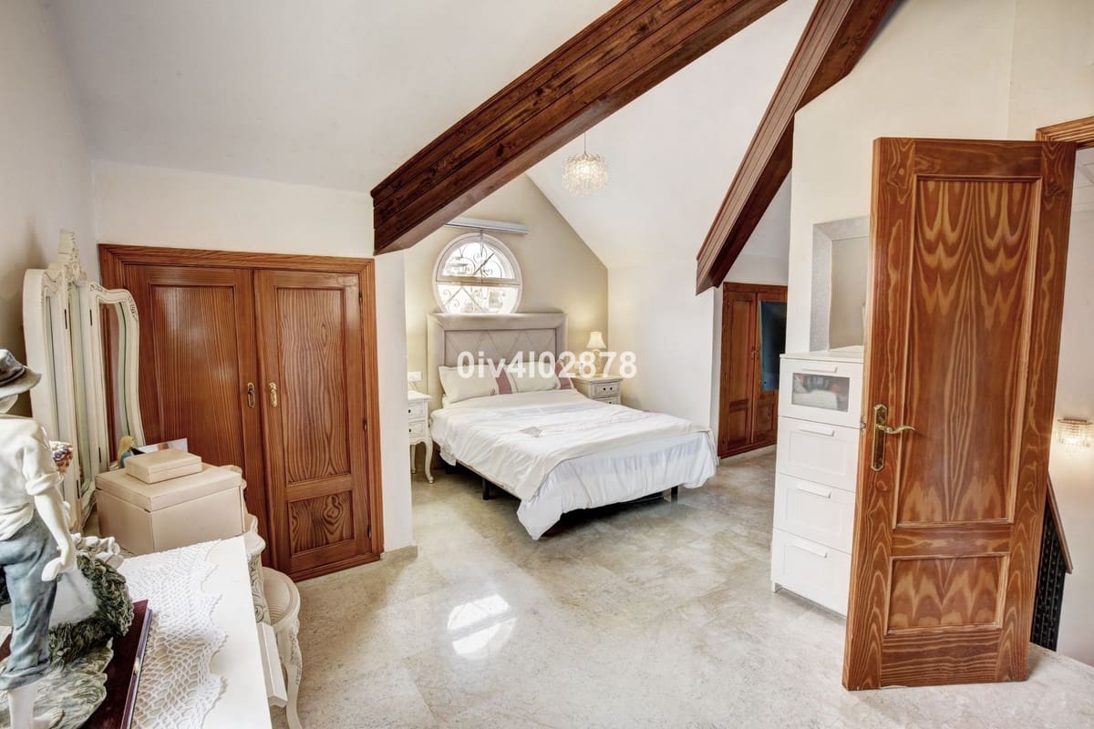 6 soveværelse Semi-Rækkehus til salg i Benalmadena Costa med swimmingpool - € 799.000 (Ref: 9539998)