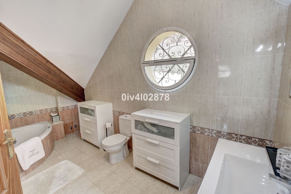 6 soveværelse Semi-Rækkehus til salg i Benalmadena Costa med swimmingpool - € 799.000 (Ref: 9539998)