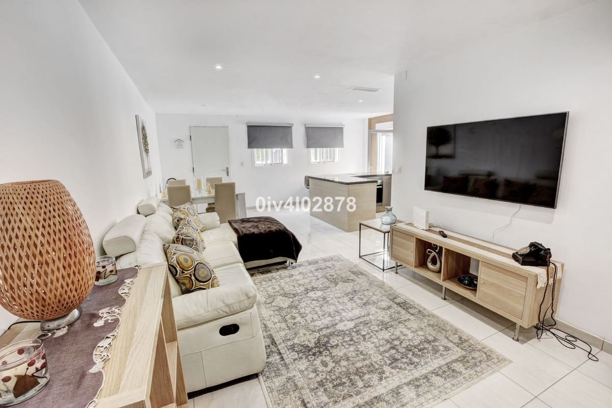 6 soveværelse Semi-Rækkehus til salg i Benalmadena Costa med swimmingpool - € 799.000 (Ref: 9539998)